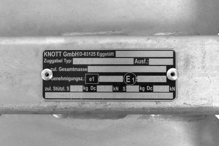 KNOTT KQ14-A+KZE7.5 ball hitch for a 750kg trailer with a V-type drawbar